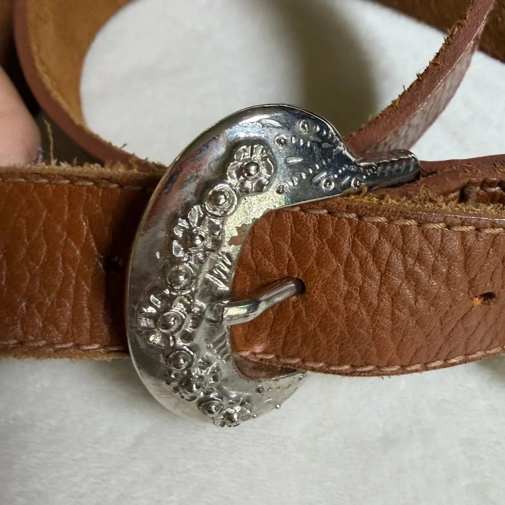 Leather Shop Western Belt Women Size 28 Brown Genuine Leather‎ Engraved Buckle